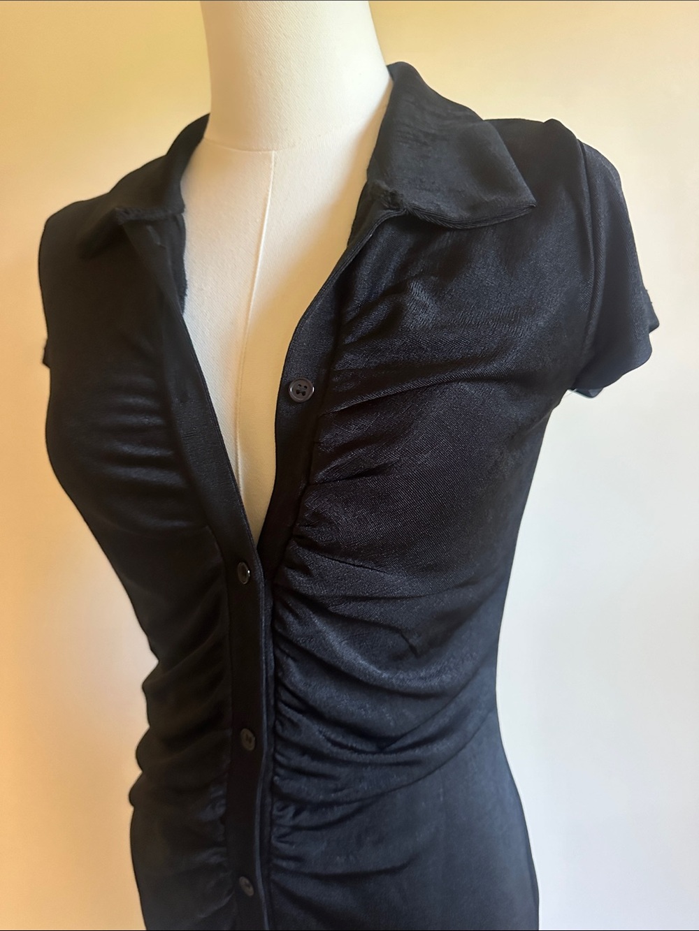 Classic Black Ruched Button-Front Midi Dress - Picture 4 of 4